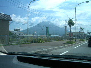 羊蹄山−車内から−